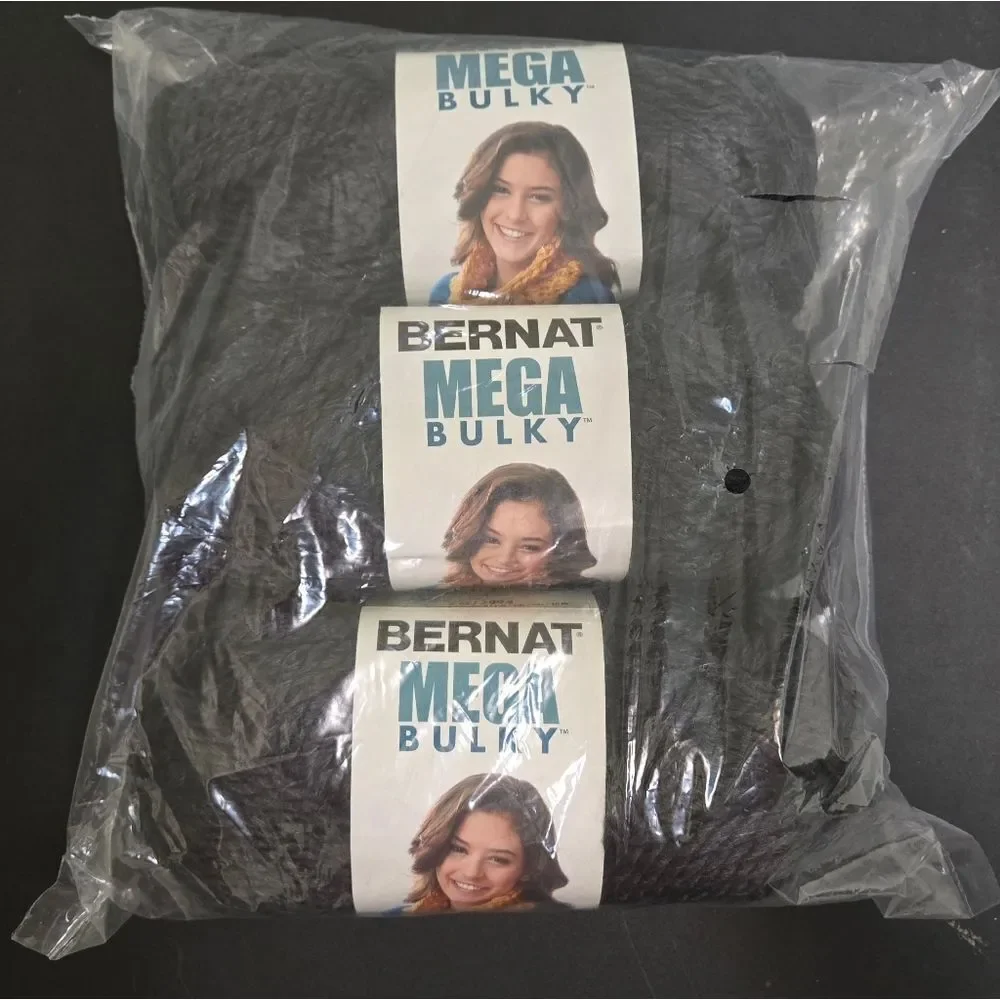 🎄🛍❤️ NIP 3 SKEIINS BERNAT MEGA BULKY BLACK YARN, 7 OZ EA